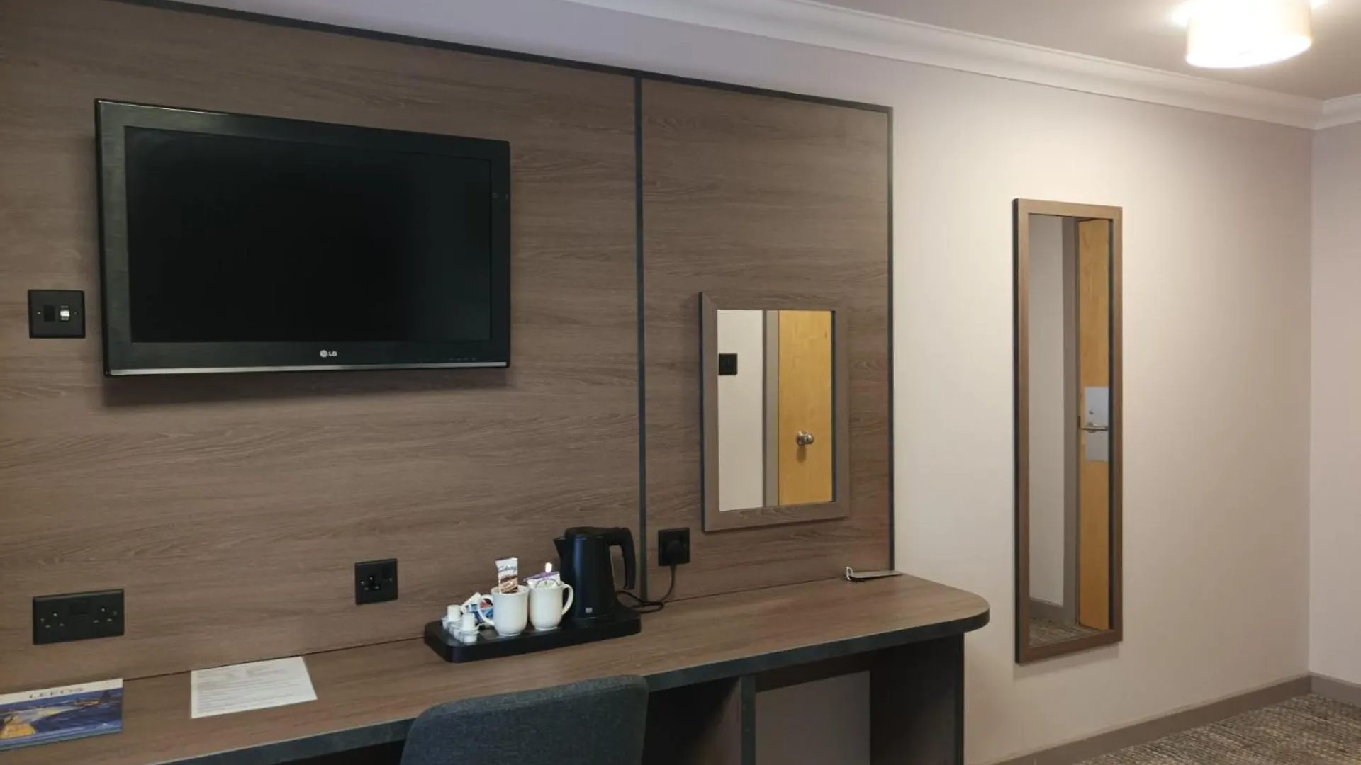 Corn Mill Lodge Hotel Leeds   Leeds (West Yorkshire)