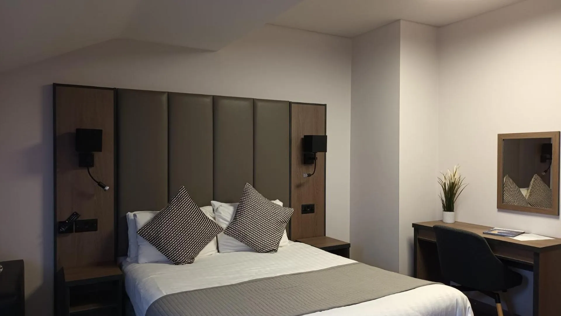***  Corn Mill Lodge Hotel Leeds  United Kingdom
