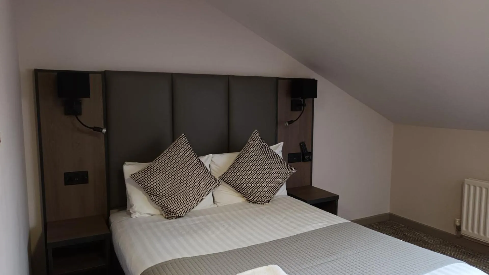 Corn Mill Lodge Hotel Leeds   Leeds (West Yorkshire)